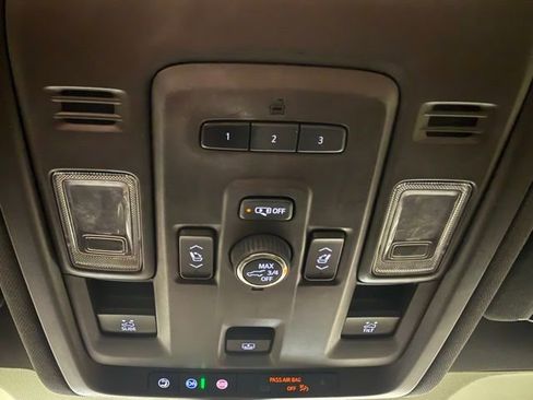 Used 2022 Chevrolet Suburban Z71 w/ Z71 Off-Road Package image 23