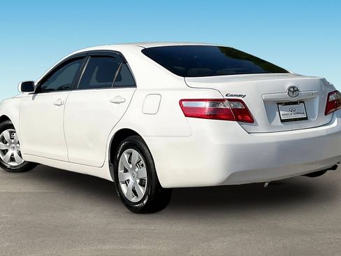 Used 2009 Toyota Camry LE FWD image 4