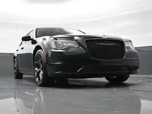 Used 2023 Chrysler 300 Touring w/ Sport Appearance Package image 31