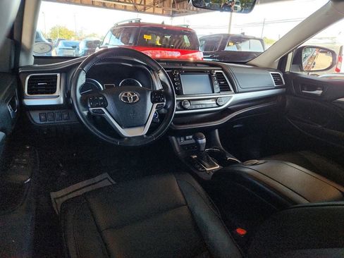 Used 2018 Toyota Highlander XLE image 13