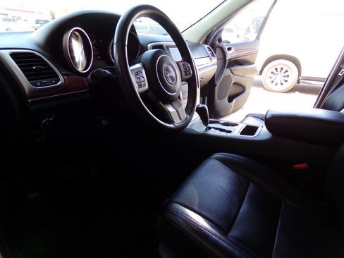 Used 2011 Jeep Grand Cherokee Limited w/ Luxury Group II image 17