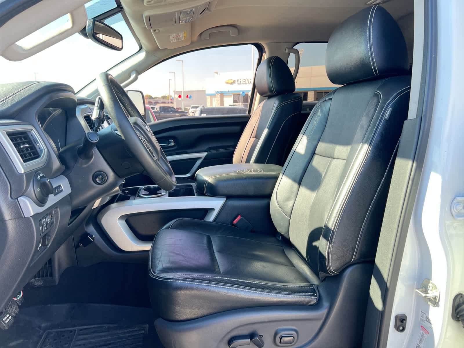 Used 2017 Nissan Titan PRO-4X w/ Pro-4x Convenience Package AWD/4WD image 19