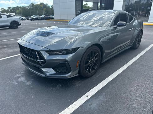 Used 2025 Ford Mustang GT RWD image 3
