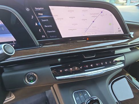 Used 2022 Cadillac Escalade Premium Luxury Platinum image 23