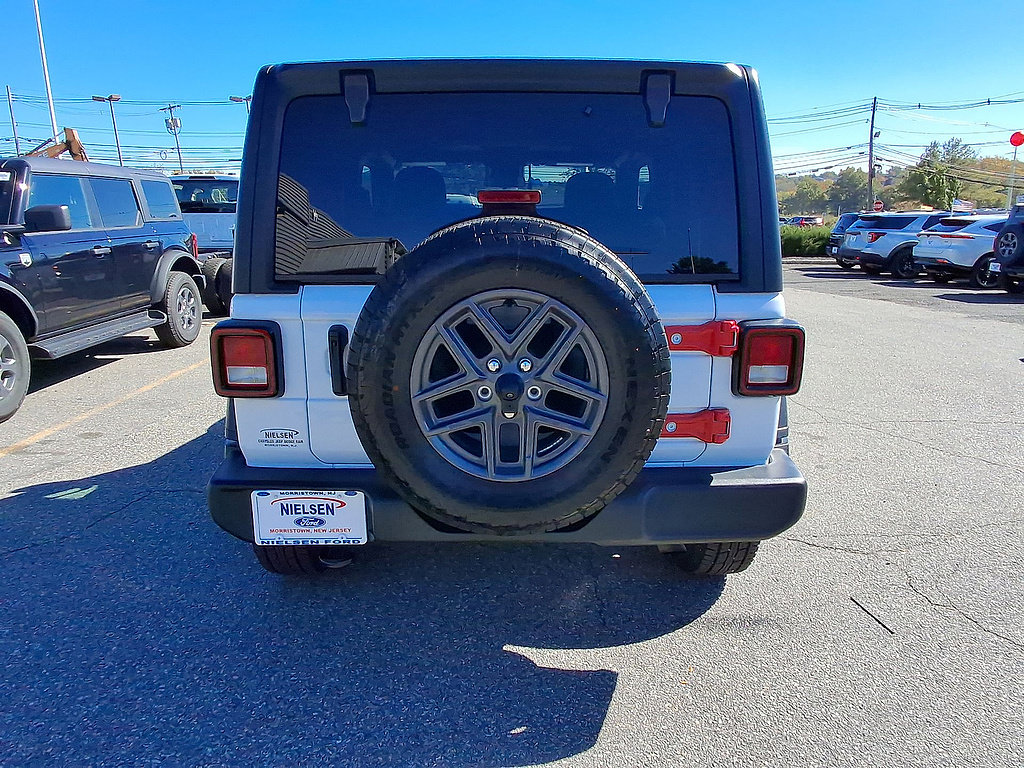 Used 2024 Jeep Wrangler Sport AWD/4WD image 7