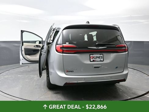 Used 2024 Chrysler Pacifica Limited FWD image 59