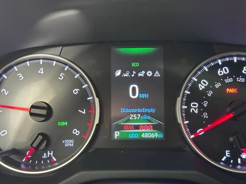 Used 2021 Toyota RAV4 XLE Premium w/ Carpet Mat Package (TMS) FWD image 27