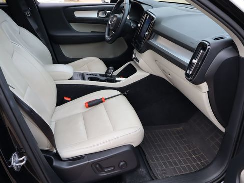 Used 2019 Volvo XC40 T5 Momentum AWD/4WD image 17