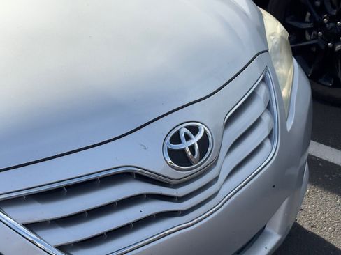 Used 2010 Toyota Camry LE image 5