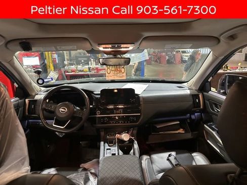Certified 2024 Nissan Pathfinder Platinum FWD image 22