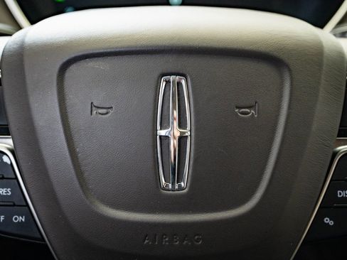 Used 2019 Lincoln Nautilus Select image 25