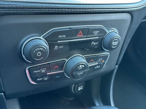 Used 2019 Dodge Charger SXT w/ Plus Group RWD image 27