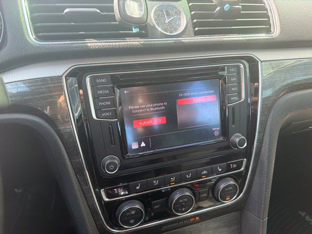 Used 2016 Volkswagen Passat 1.8T SEL Premium FWD image 21