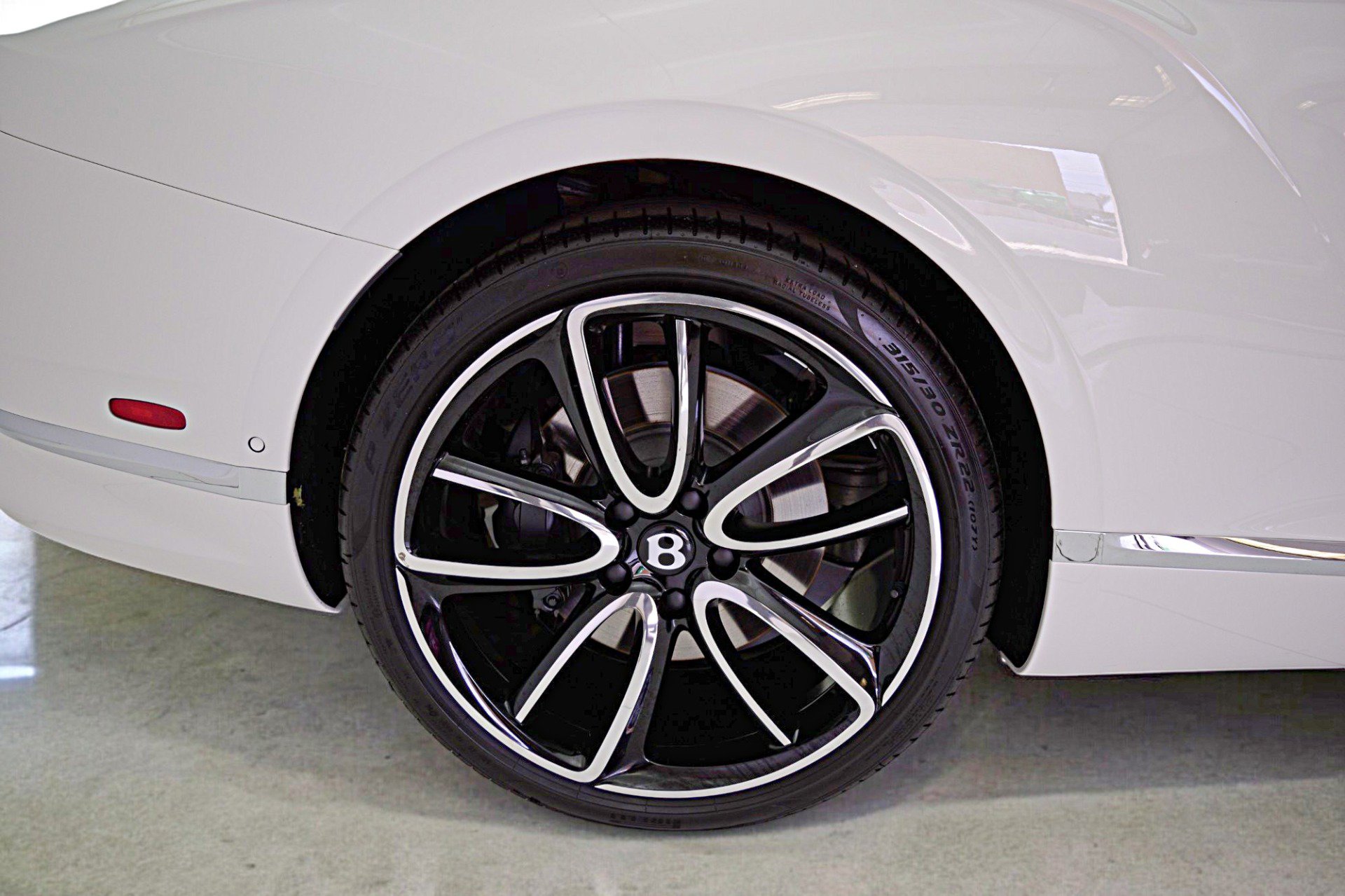 Used 2024 Bentley Continental GT AWD/4WD image 35