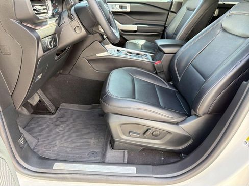 Used 2023 Ford Explorer Limited w/ Equipment Group 301A AWD/4WD image 4