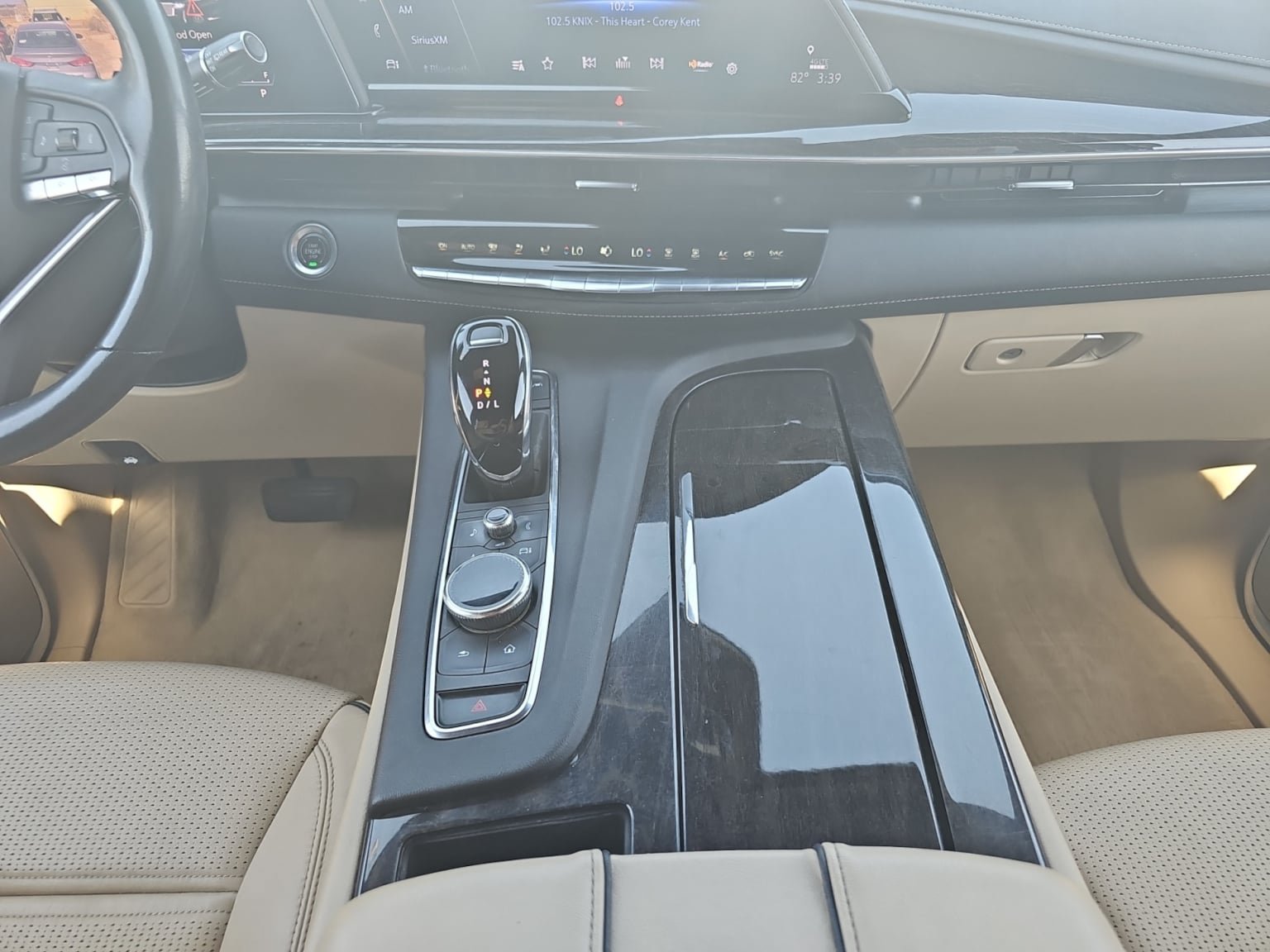 Used 2023 Cadillac Escalade Premium Luxury AWD/4WD image 15