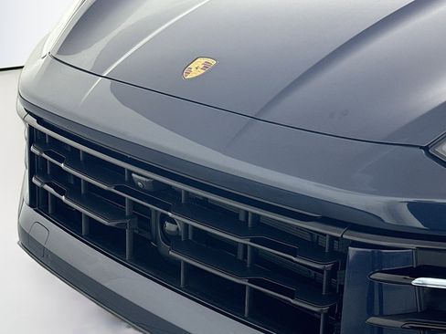 Used 2025 Porsche Cayenne Coupe image 13