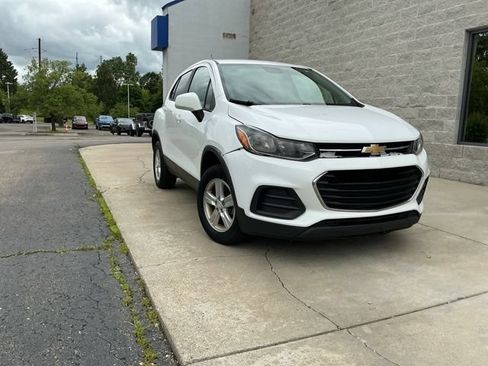 Used 2019 Chevrolet Trax LS w/ Tint and Cruise Package AWD/4WD image 1