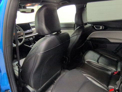 Certified 2025 Jeep Compass Limited image 19