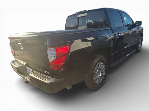 Used 2019 Nissan Titan SV w/ SV Convenience Package image 14