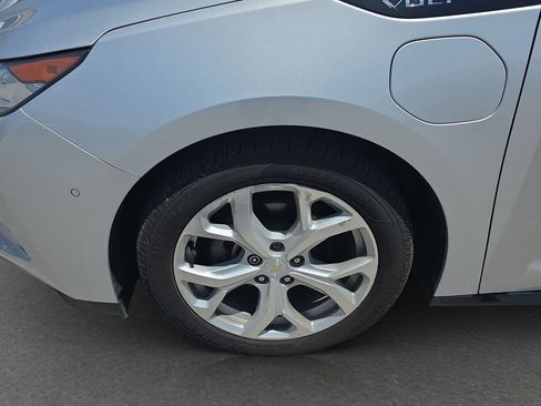 Used 2018 Chevrolet Volt Premier w/ Driver Confidence Package FWD image 4