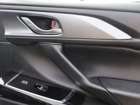 Used 2020 MAZDA CX-9 Touring FWD image 11