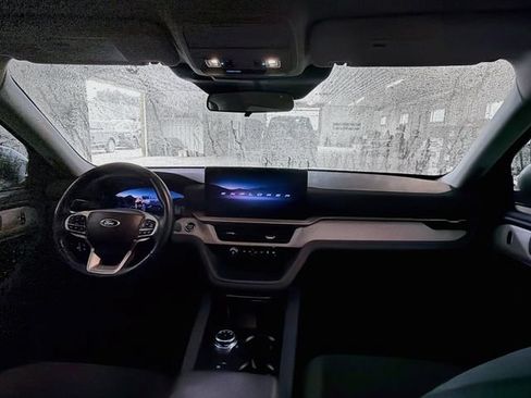 Used 2025 Ford Explorer Active AWD/4WD image 10
