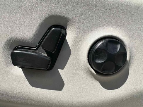 Used 2021 Chrysler Pacifica Touring-L FWD image 12