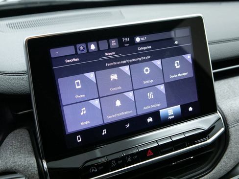 Used 2023 Jeep Compass Latitude image 15