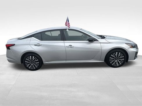 Used 2024 Nissan Altima 2.5 SV image 27