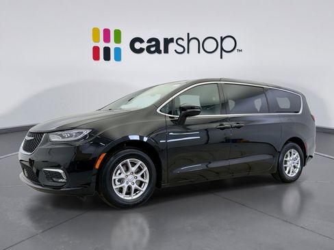 Used 2025 Chrysler Pacifica Select image 1