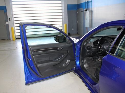 Used 2022 Honda Accord Sport image 6