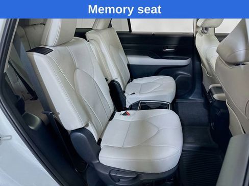 Used 2025 Toyota Grand Highlander AWD image 16