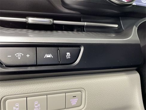 Used 2024 Kia Carnival LX image 28