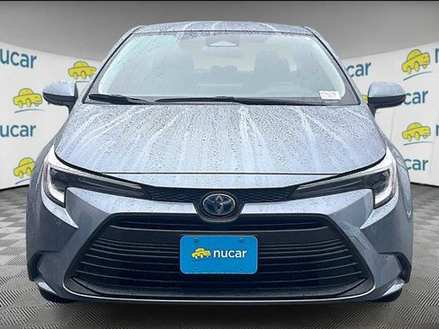 Used 2023 Toyota Corolla LE image 2