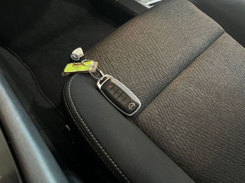 Used 2025 Nissan Rogue SV image 21