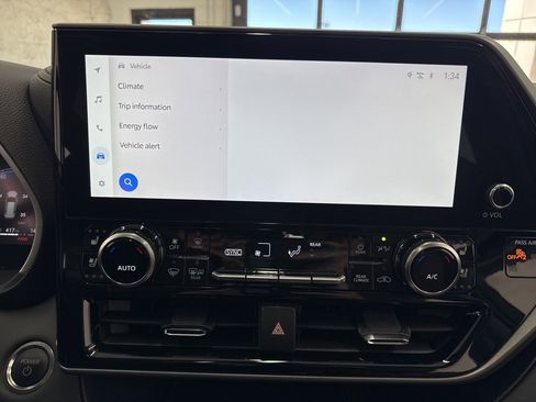 Certified 2025 Toyota Highlander Limited image 29