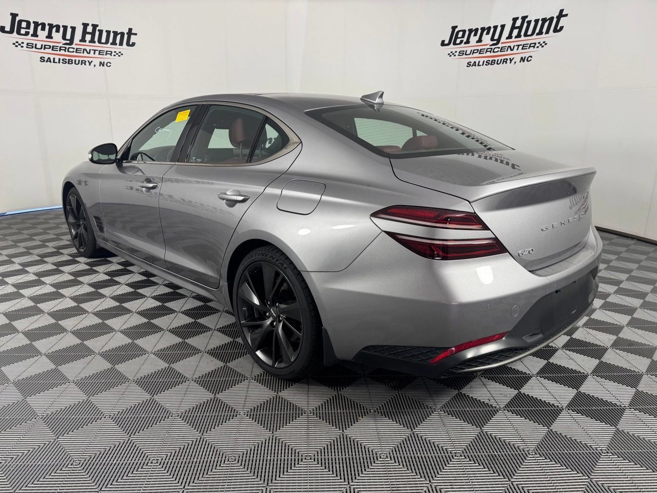 Used 2023 Genesis G70 2.0T w/ Sport Prestige Package RWD image 9