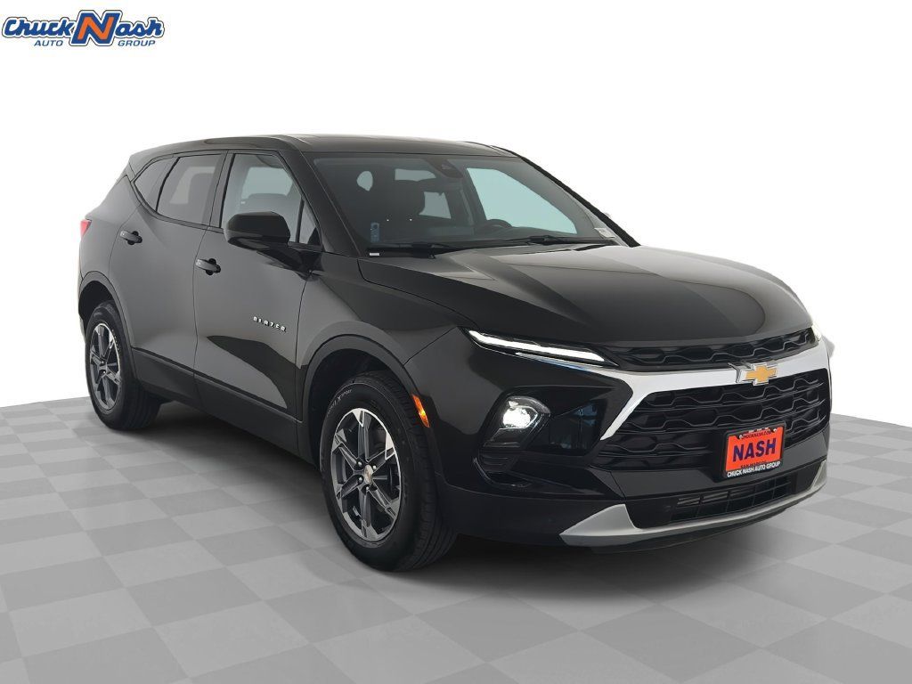 Used 2026 Chevrolet Blazer LT FWD image 1