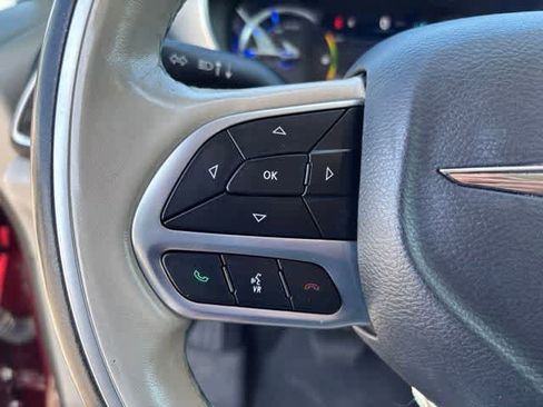 Used 2020 Chrysler Pacifica Limited w/ Advanced Safetytec Group FWD image 11