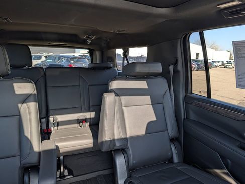 Used 2023 Chevrolet Suburban Z71 AWD/4WD image 14