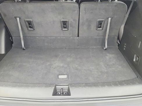 Used 2023 Chevrolet Traverse LT image 18