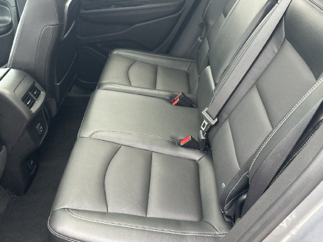Used 2023 GMC Terrain SLT w/ Tech Package FWD image 16