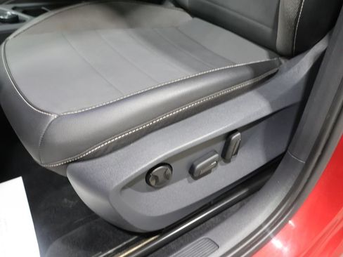 Used 2022 Volkswagen Taos SE AWD/4WD image 12