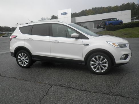 Used 2017 Ford Escape Titanium image 8