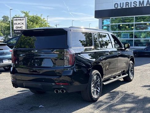Used 2025 Chevrolet Suburban Z71 AWD/4WD image 2