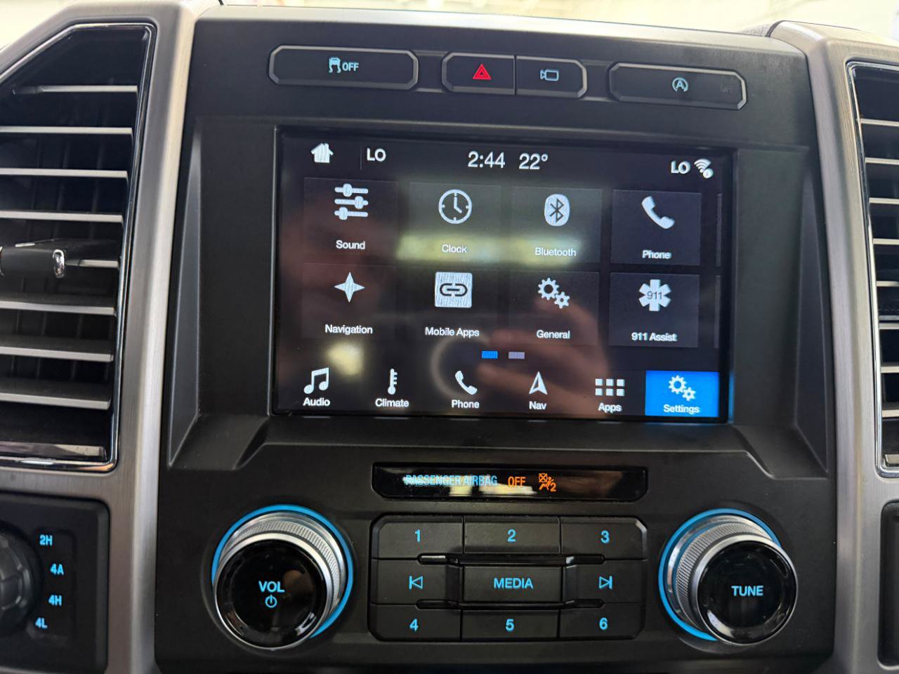 Used 2018 Ford F150 Platinum w/ Technology Package AWD/4WD image 35