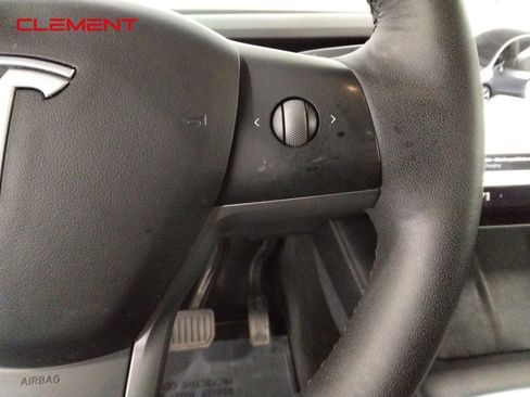 Used 2021 Tesla Model Y Long Range image 12