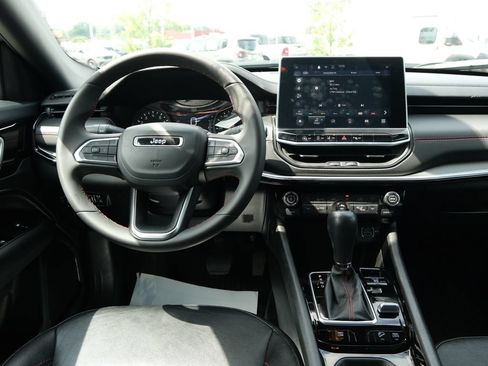 Used 2025 Jeep Compass Trailhawk AWD/4WD image 27