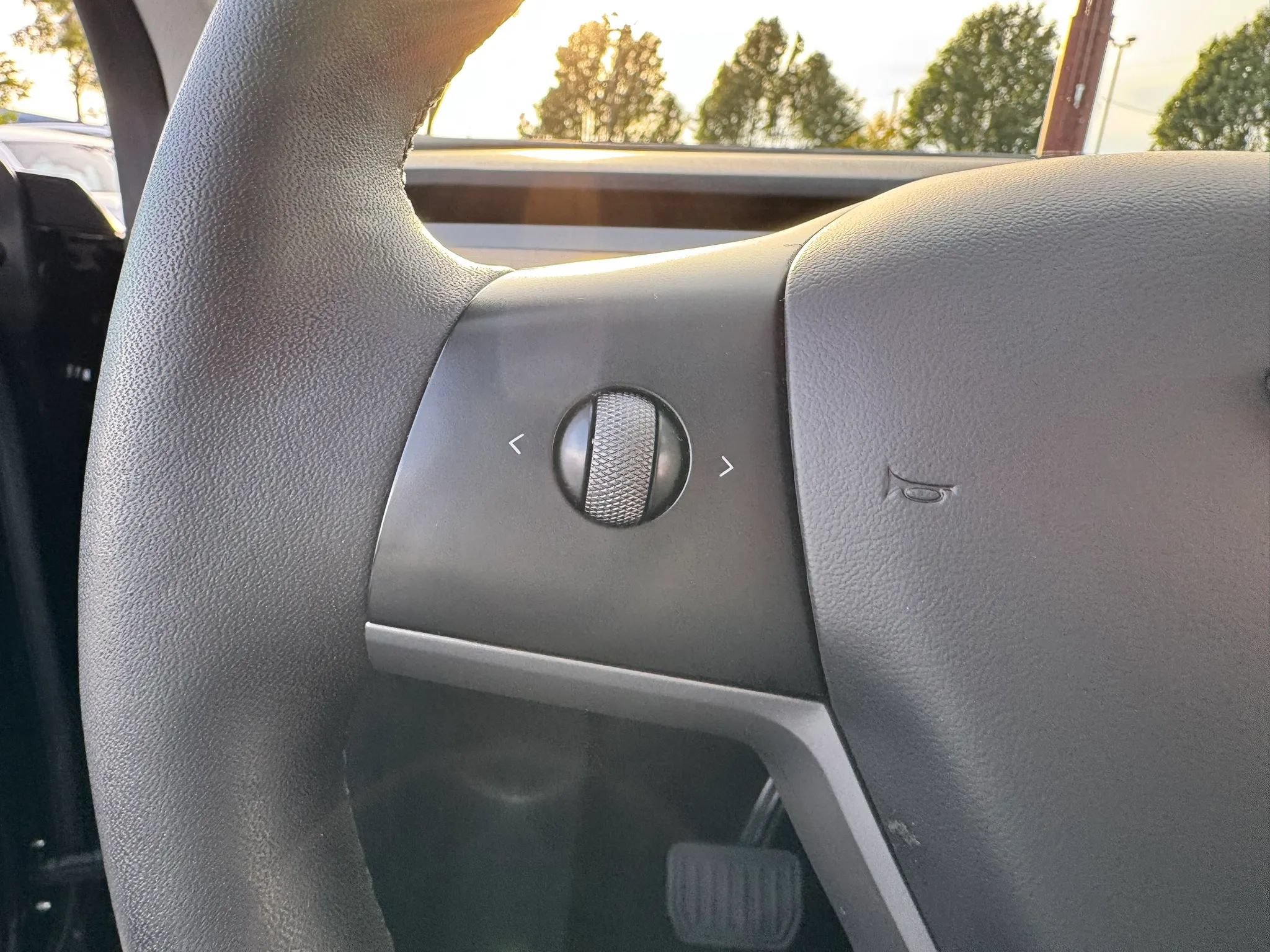 Used 2024 Tesla Model Y Long Range AWD/4WD image 22